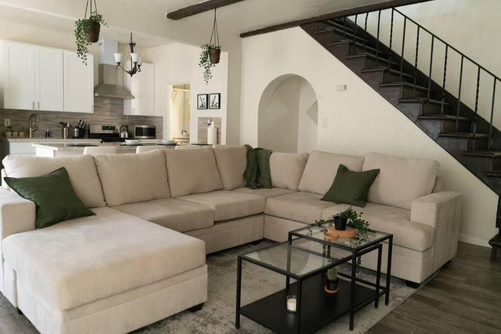 Apartment Spacious 2-bedroom Unit In Hollywood Los Angeles