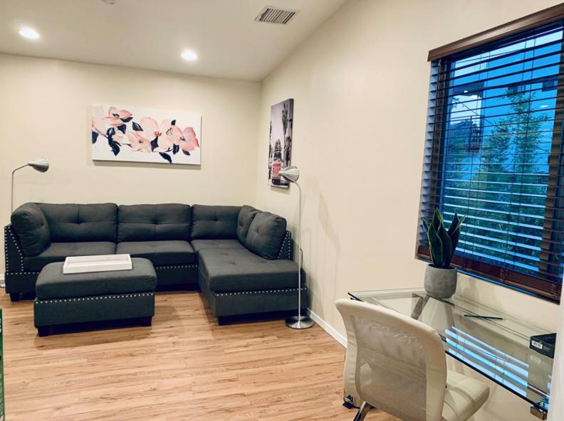 Corporate Manor * Los Angeles