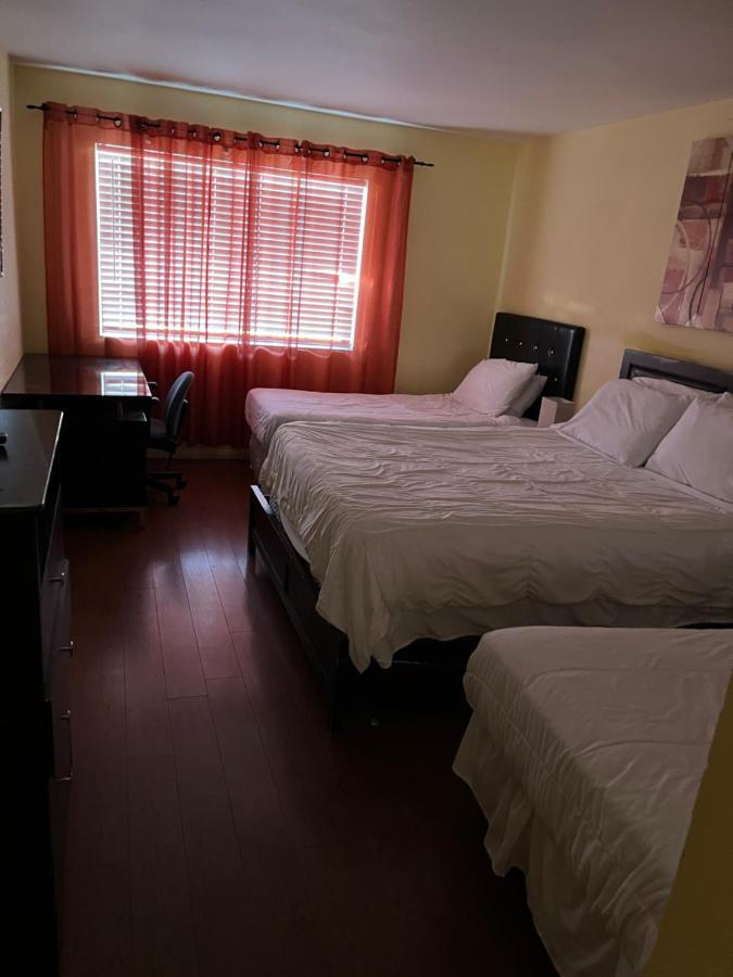 6 Bedrooms 3 Bathrooms Pool Holiday home