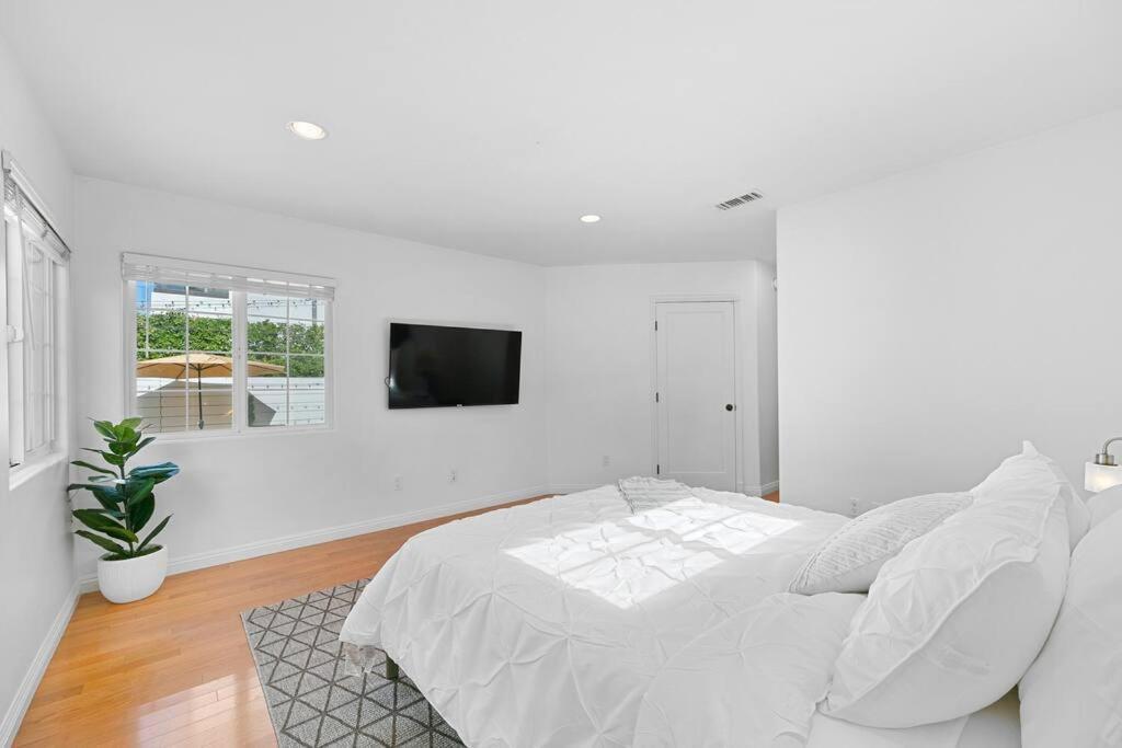 Beverly Grove Spanish Oasis With Pool & Parking Villa Los Angeles