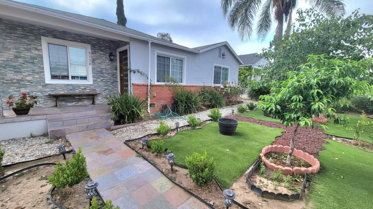 Large 1-bedroom With Kitchen In Encino Holiday home Los Angeles