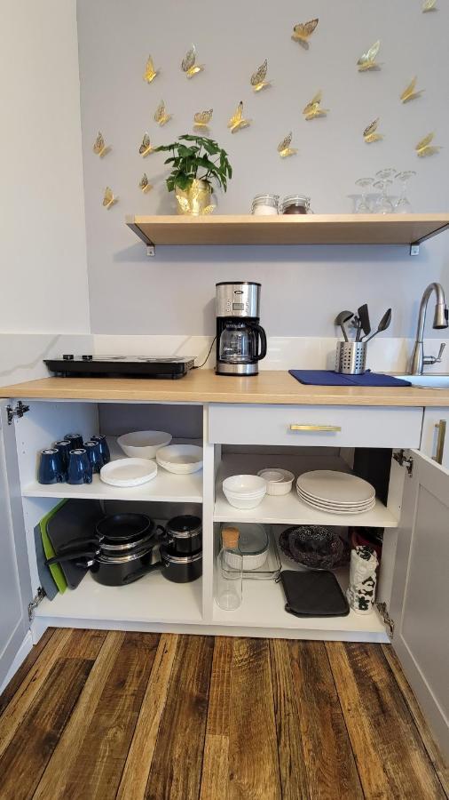 Large 1-bedroom With Kitchen In Encino Holiday home