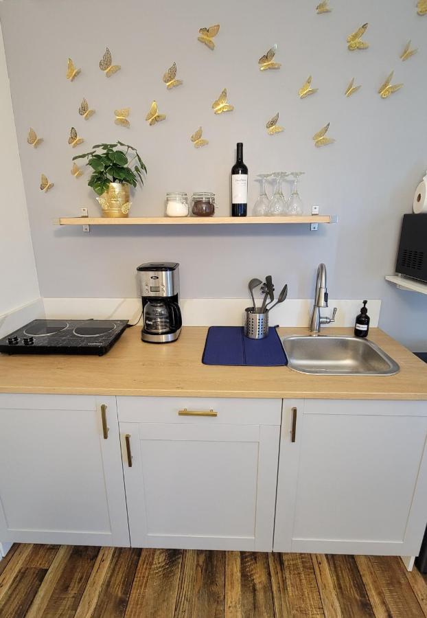 Large 1-bedroom With Kitchen In Encino Holiday home Los Angeles