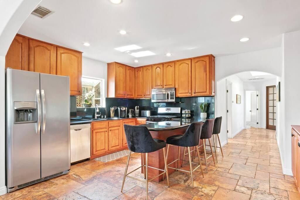 Beverly Grove Spanish Oasis With Pool & Parking Villa Los Angeles