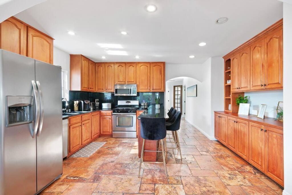 Beverly Grove Spanish Oasis With Pool & Parking Villa Los Angeles