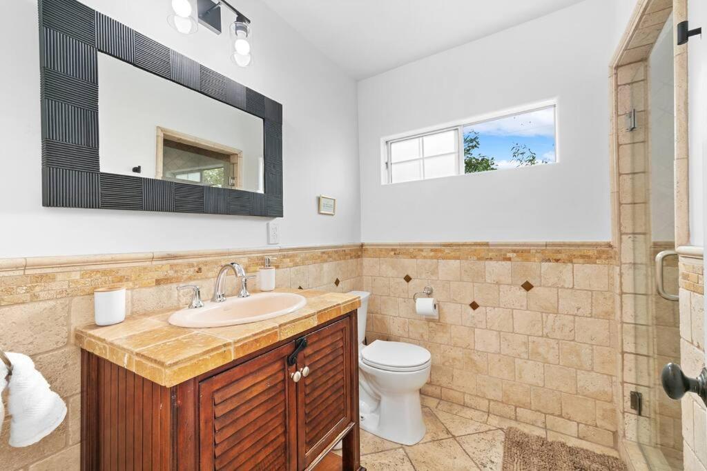 Beverly Grove Spanish Oasis With Pool & Parking * Los Angeles