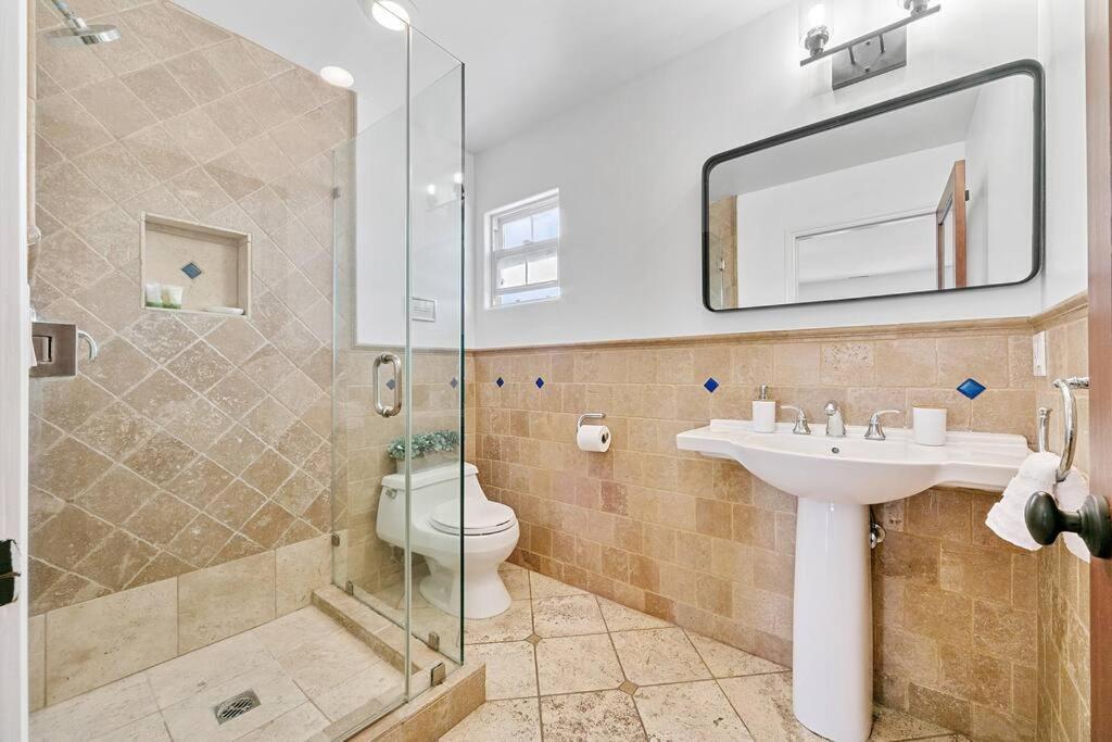 Beverly Grove Spanish Oasis With Pool & Parking Villa *