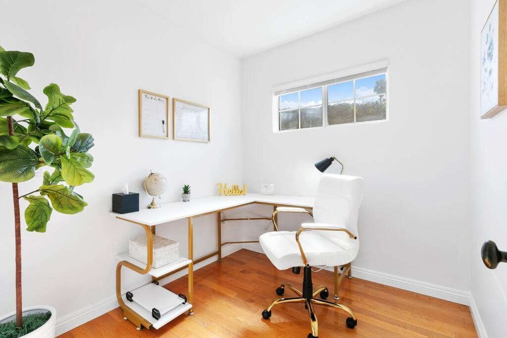 Beverly Grove Spanish Oasis With Pool & Parking *