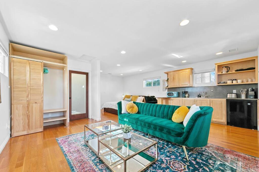Beverly Grove Spanish Oasis With Pool & Parking Villa *