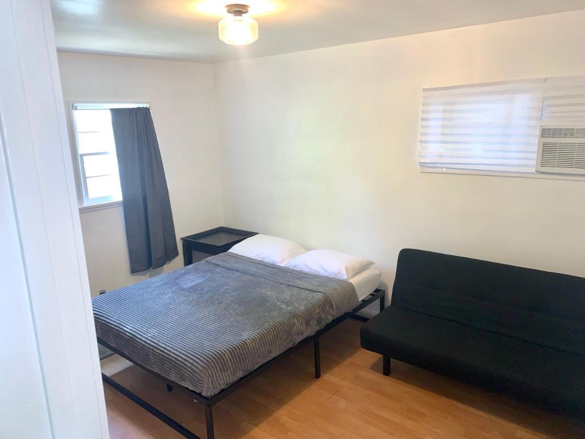 Charm West Valley Perfect Location By Westfield Topanga Holiday home *