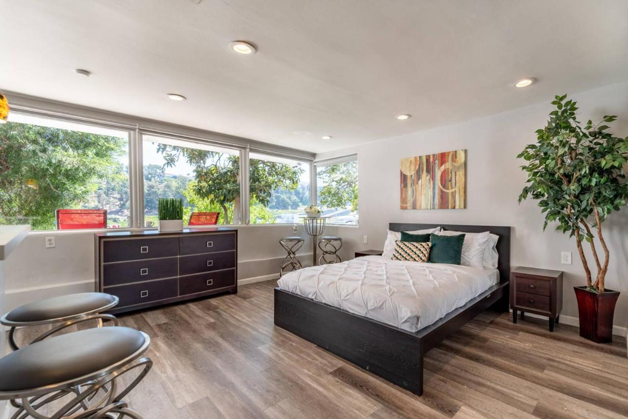Multiview Manor *