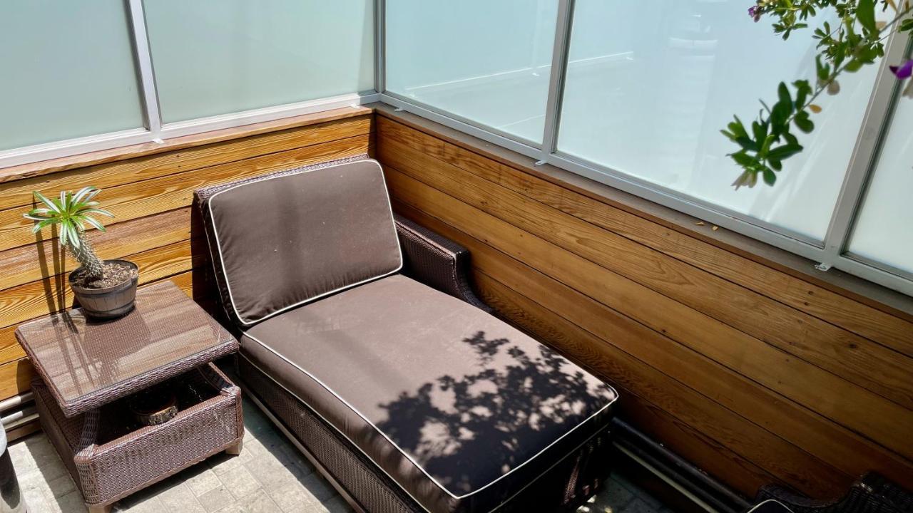 Hollywood's Apartment