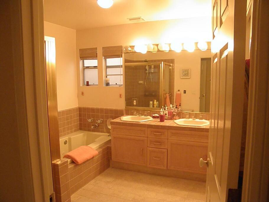 3 Bedrooms On Venice Canal. Los Angeles