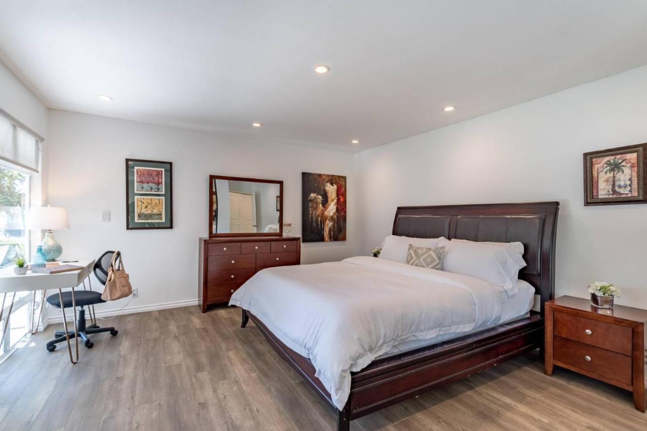 Multiview Manor * Los Angeles