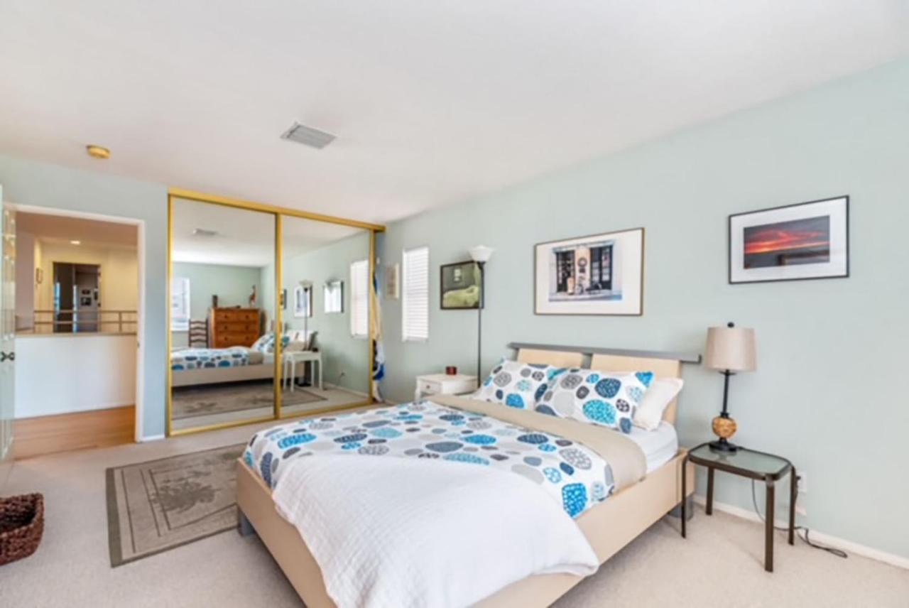 3 Bedrooms On Venice Canal. Villa