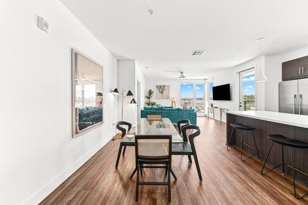 Blue Water Views Luxury Retreat In Mdr/venice Apartment *