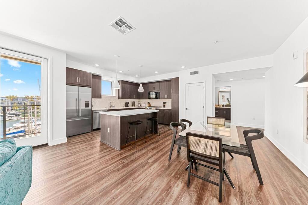 Apartment Blue Water Views Luxury Retreat In Mdr/venice *