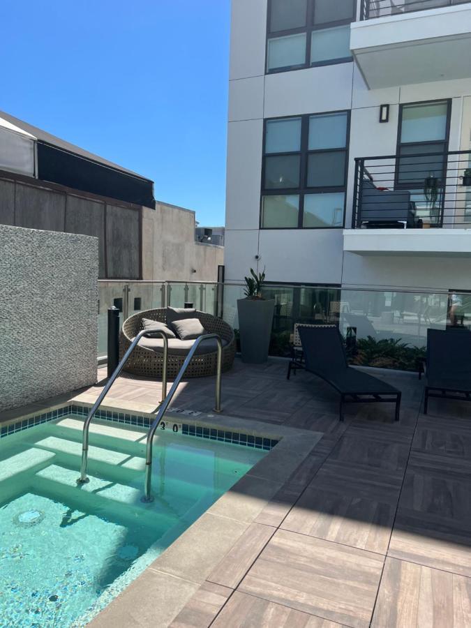 Luxury Studio Apartment In The Heart Of Hollywood! *