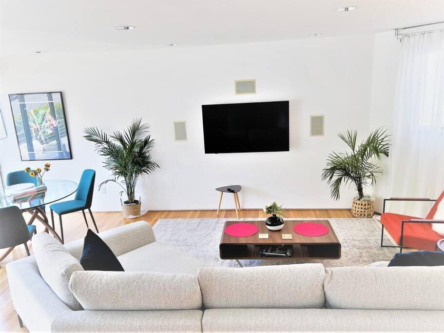 Urban Luxury In Brentwood/beverly Hills