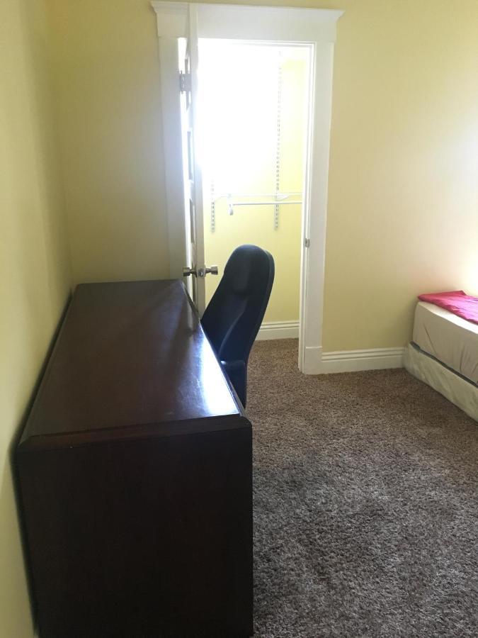 Hospedagem domiciliar Private Angeles - Free Wifi, Ac, Tv, Private Fridge, Kitchen, Near Usc - Exposition Park - Usc Memorial Coliseum - Banc Of California Bmo Stadium - Downtown Angeles Dtla - Of Southern California Usc!! *