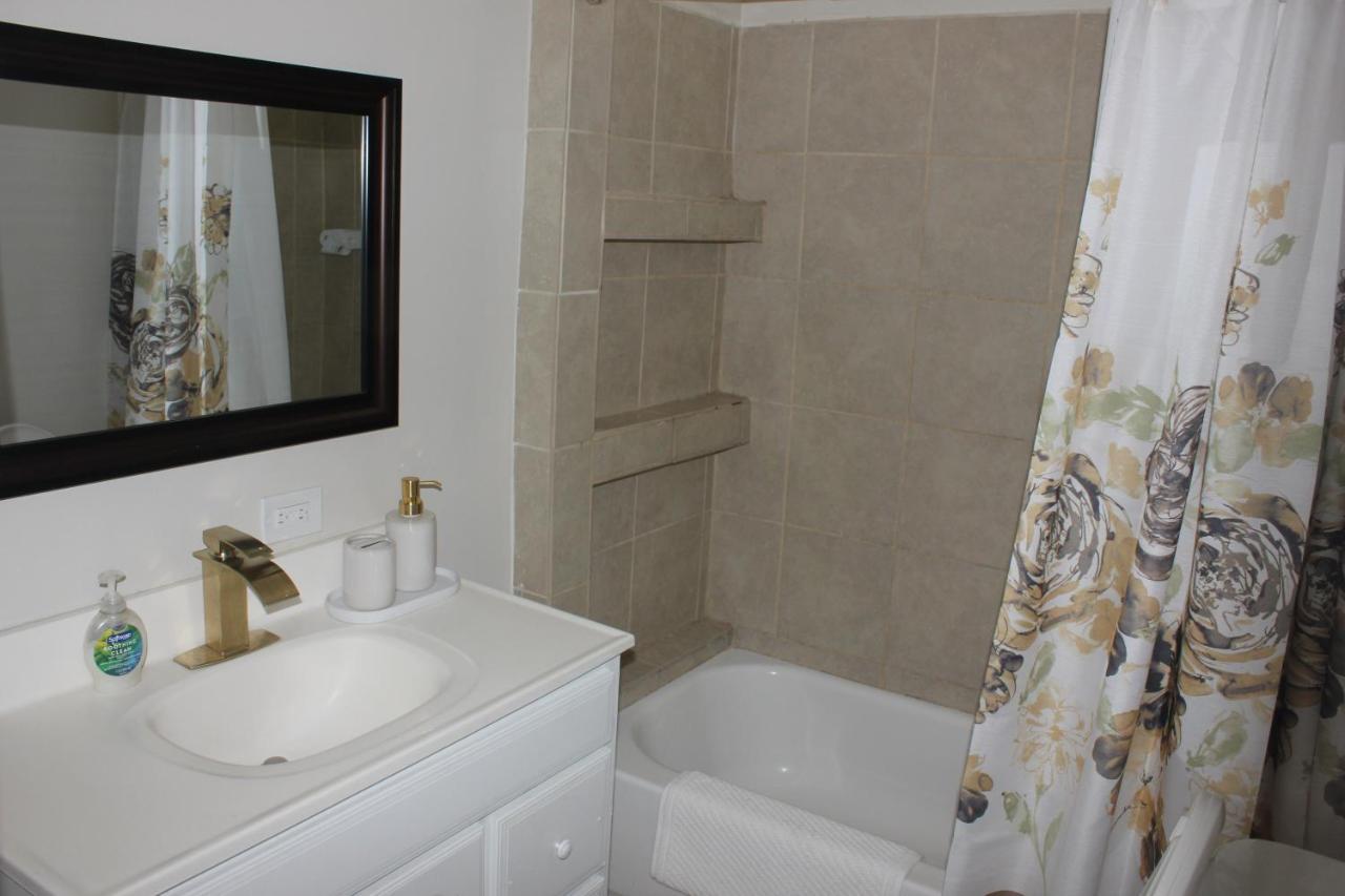 Entire 3 Bedroom With Golf Putting & Hot *