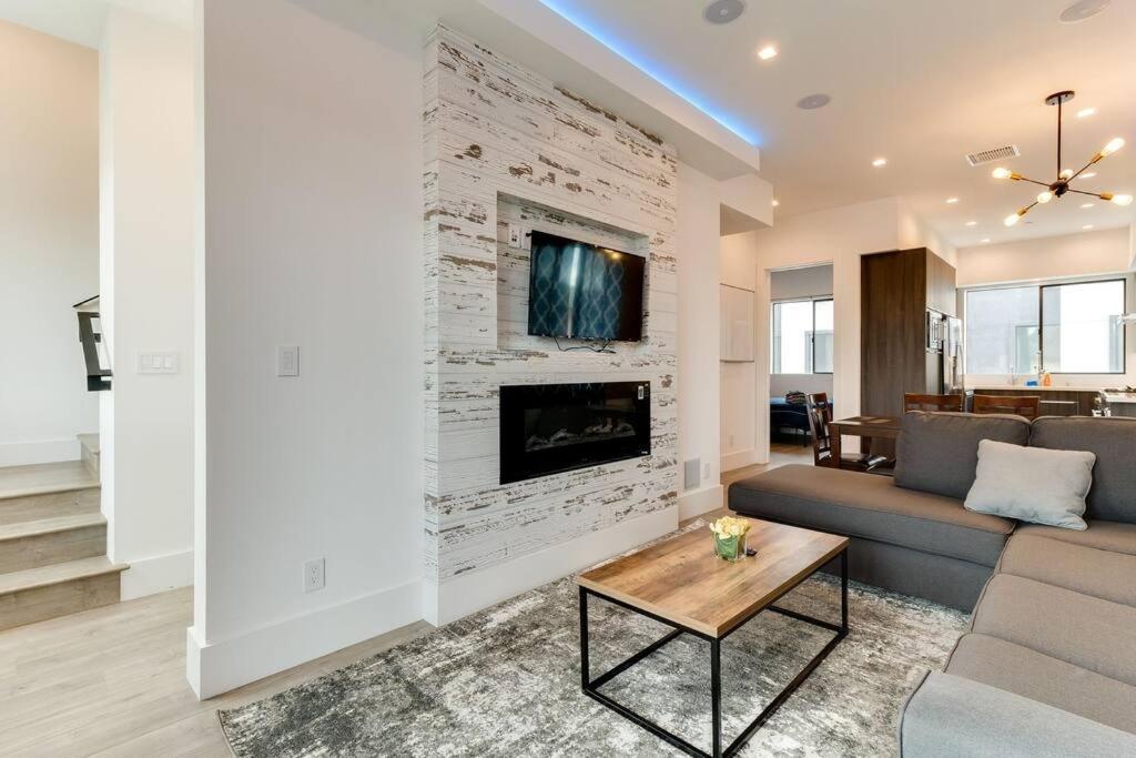 2 New Luxury Modern 3 Story Homes Villa