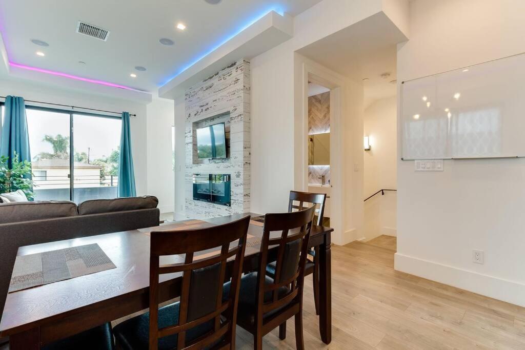 2 New Luxury Modern 3 Story Homes Villa
