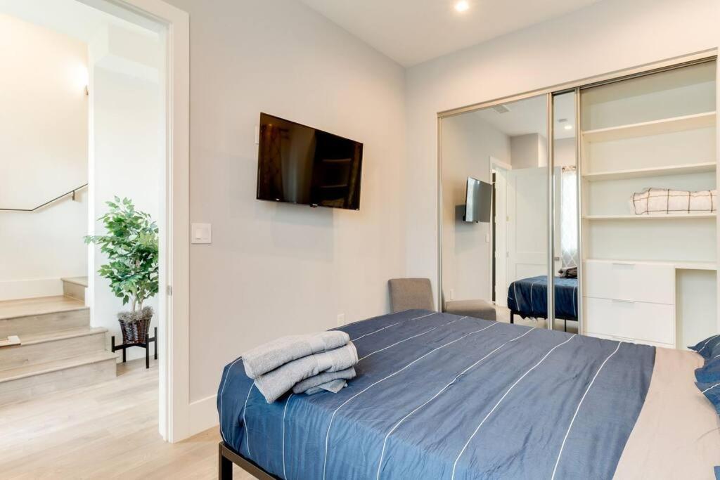 2 New Luxury Modern 3 Story Homes Villa *