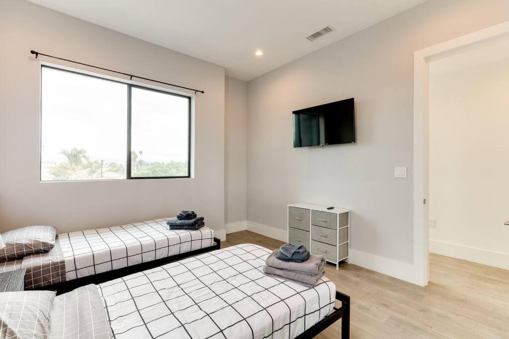 Villa 2 New Luxury Modern 3 Story Homes