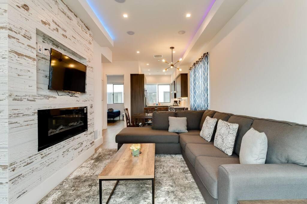 2 New Luxury Modern 3 Story Homes Villa *