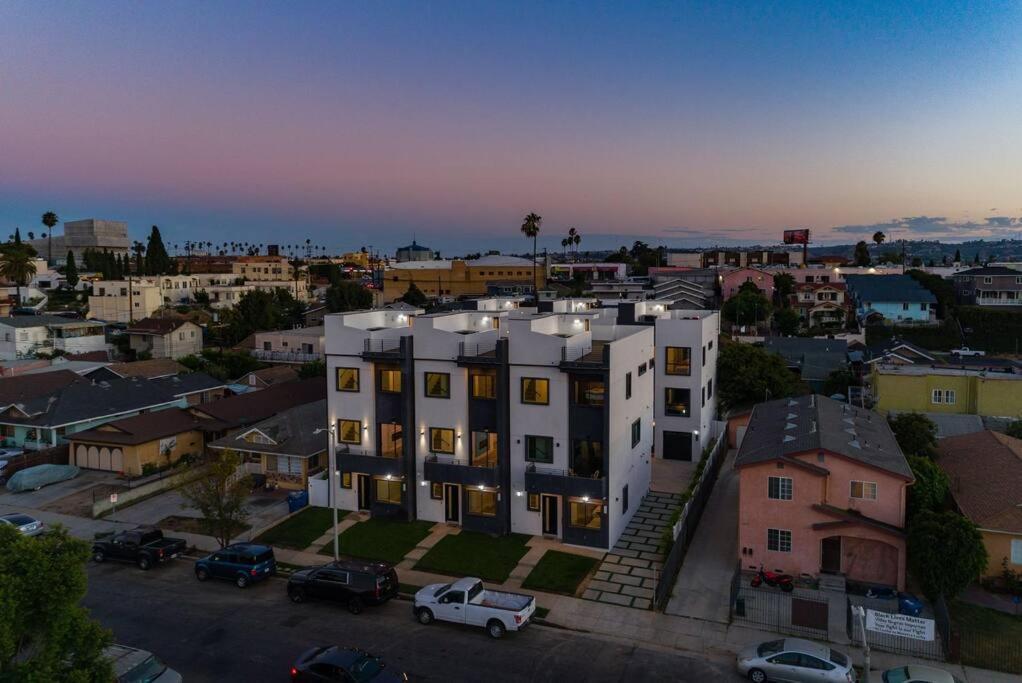 2 New Luxury Modern 3 Story Homes Villa