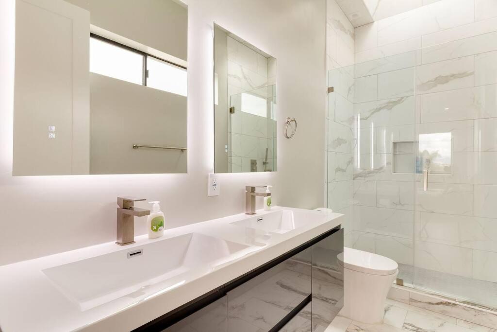 Villa 2 New Luxury Modern 3 Story Homes