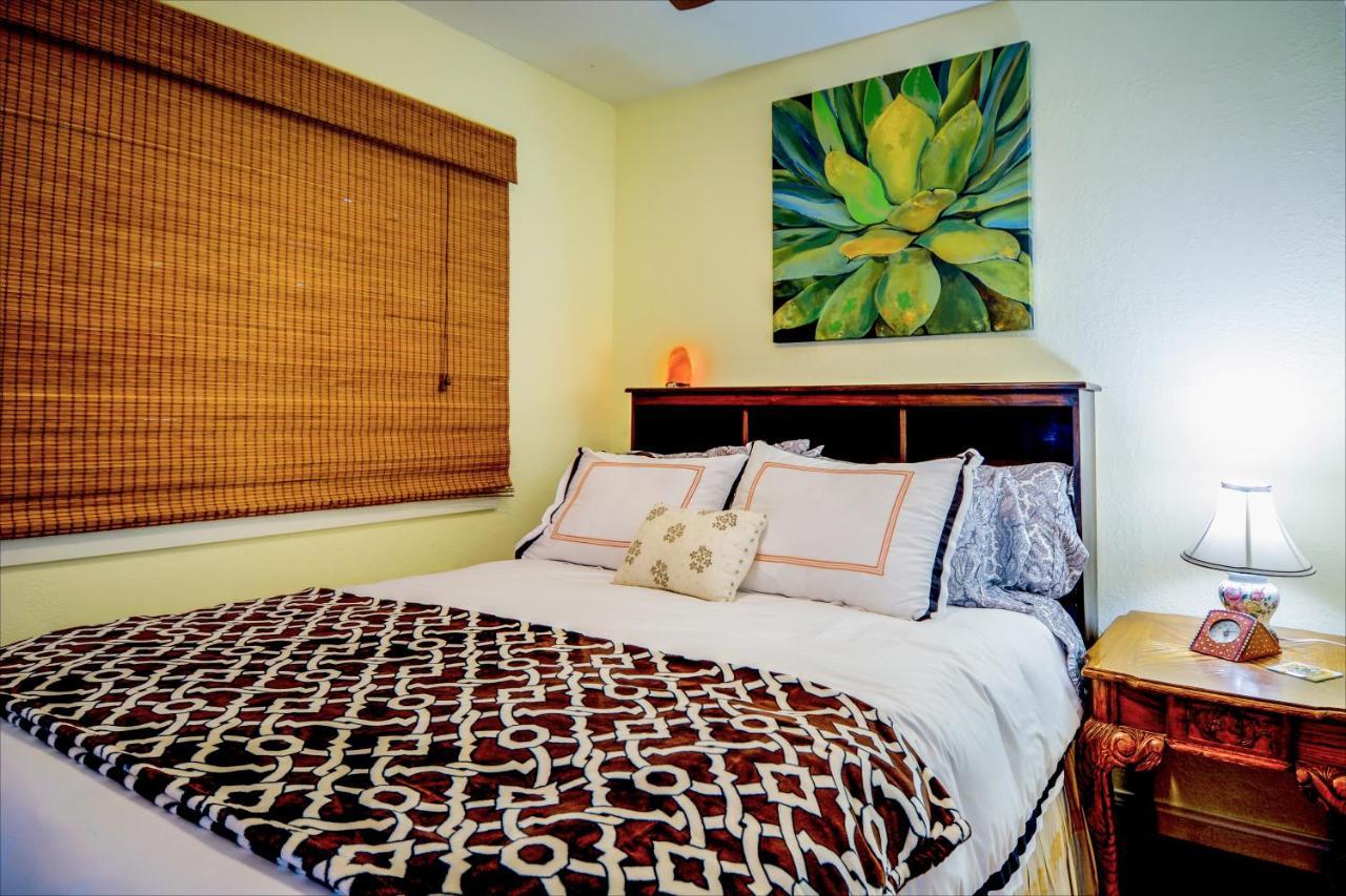 Venice Garden Retreat - Yard, Cabana, Parking, 50 Feet To Apartment