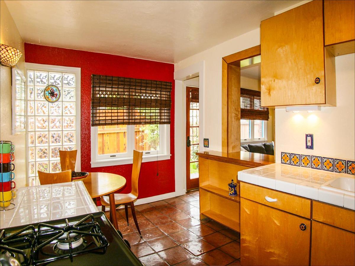 Venice Garden Retreat - Yard, Cabana, Parking, 50 Feet To Los Angeles