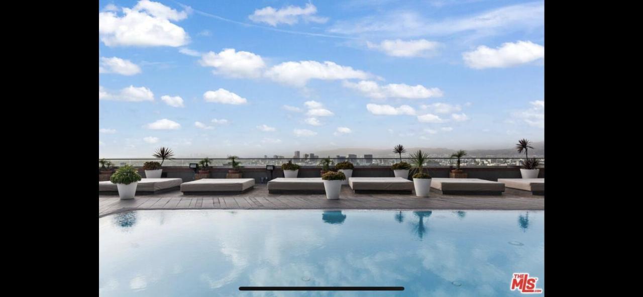 Skybox Penthouse Apartment *