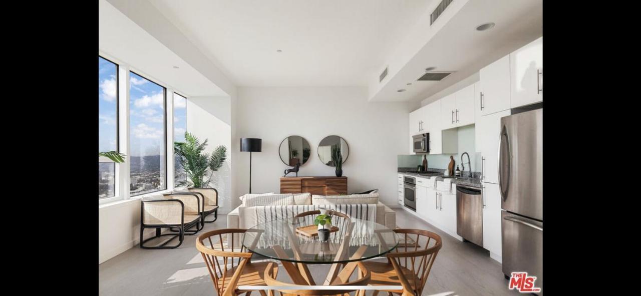 Skybox Penthouse Apartment *