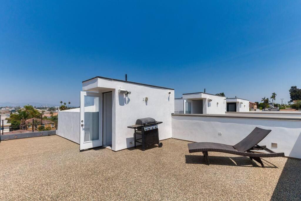 Modern 4 Bedroom Charmer W/ Rooftop Deck #2