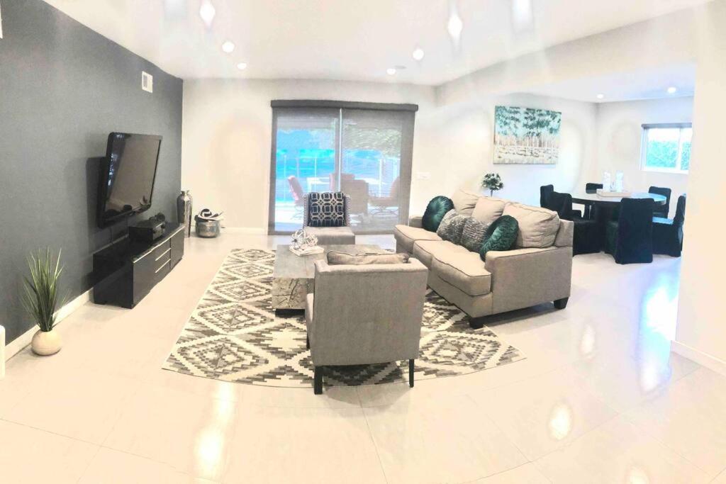 Luxury House Pool & 10 Mins From Hollywood & Universal Holiday home Los Angeles