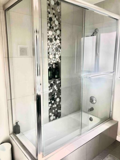 Luxury House Pool & 10 Mins From Hollywood & Universal Holiday home