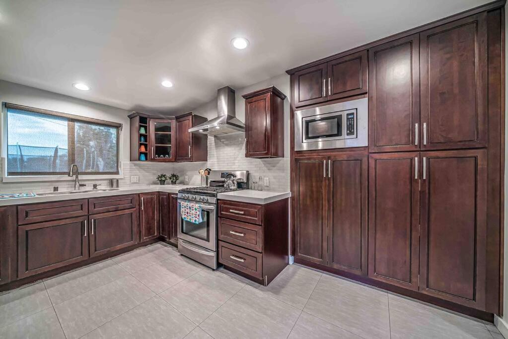 Holiday home Luxury House Pool & 10 Mins From Hollywood & Universal Los Angeles