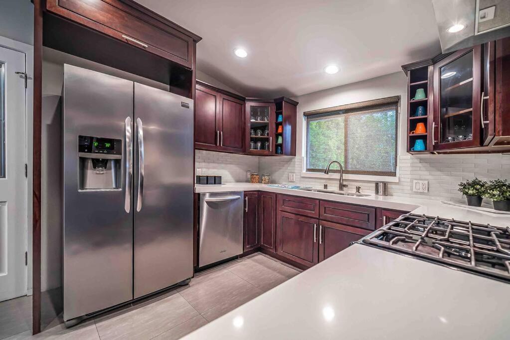 Luxury House Pool & 10 Mins From Hollywood & Universal Holiday home