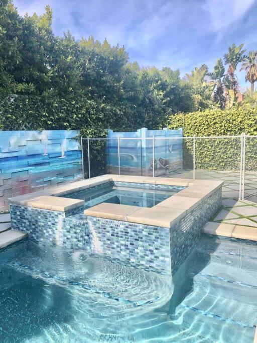 Luxury House Pool & 10 Mins From Hollywood & Universal Holiday home