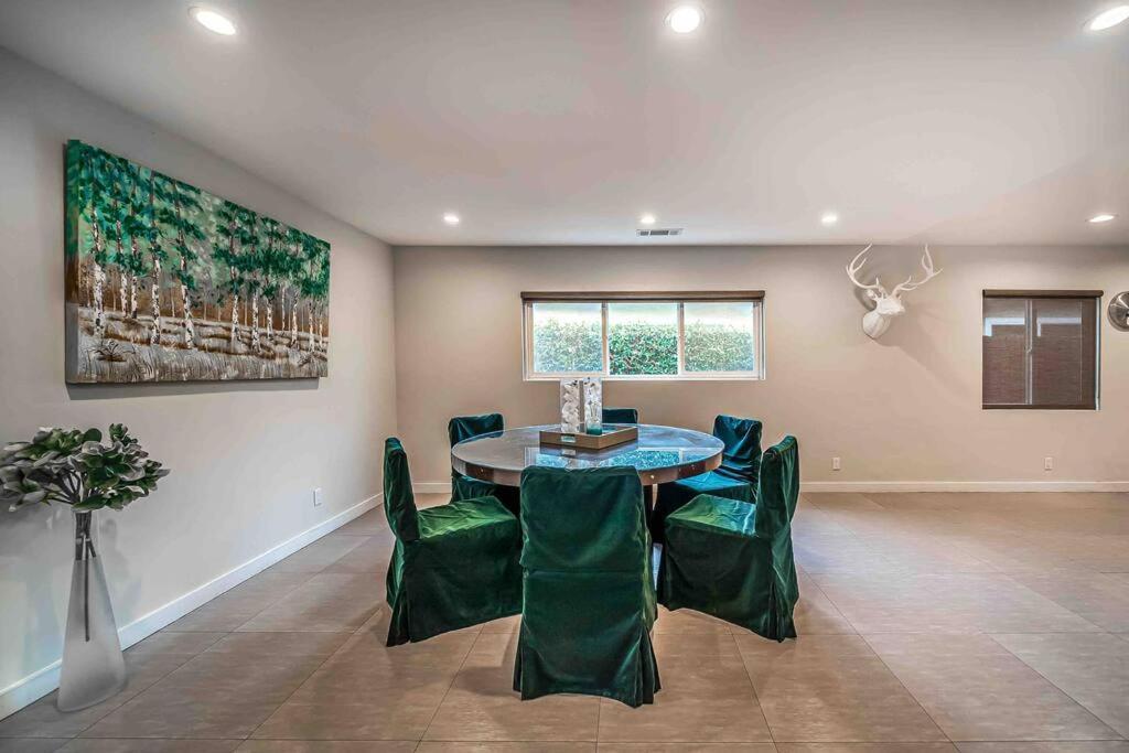 Luxury House Pool & 10 Mins From Hollywood & Universal Holiday home *