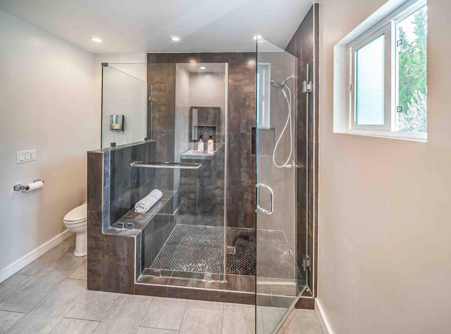 Luxury House Pool & 10 Mins From Hollywood & Universal Holiday home Los Angeles