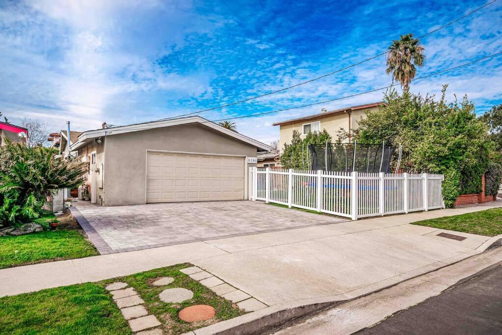 Holiday home Luxury House Pool & 10 Mins From Hollywood & Universal *