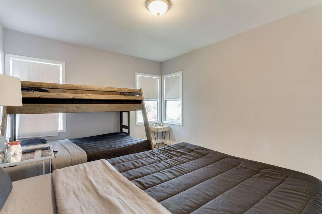 Holiday home Picfair Village Modern Glam House