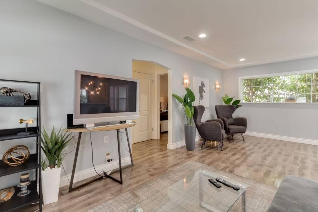 Holiday home Picfair Village Modern Glam House Los Angeles
