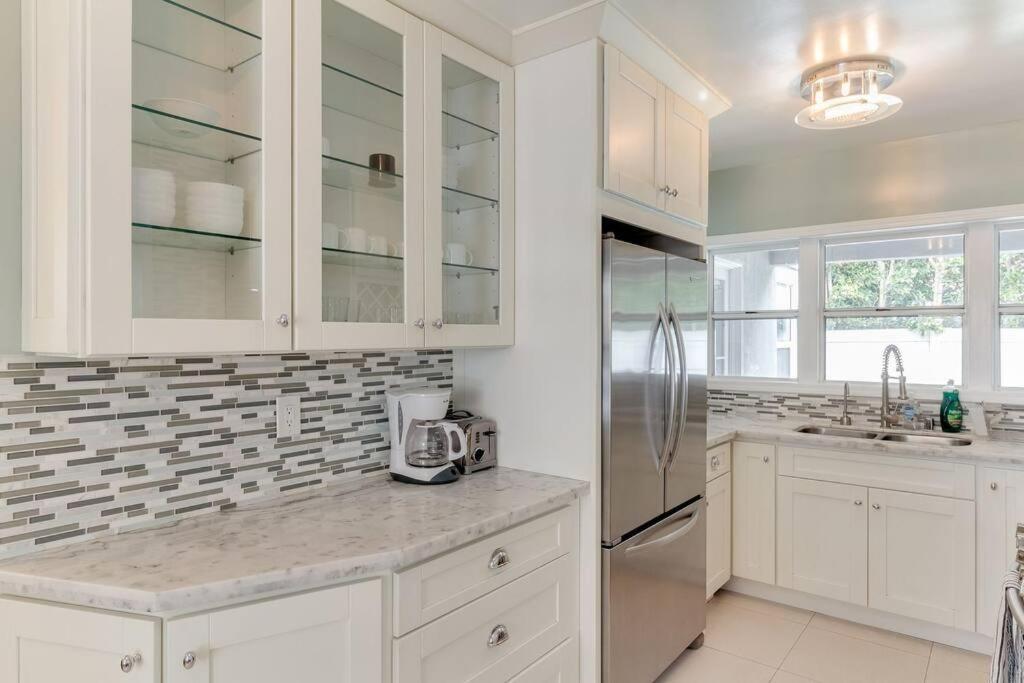 Picfair Village Modern Glam House * Los Angeles