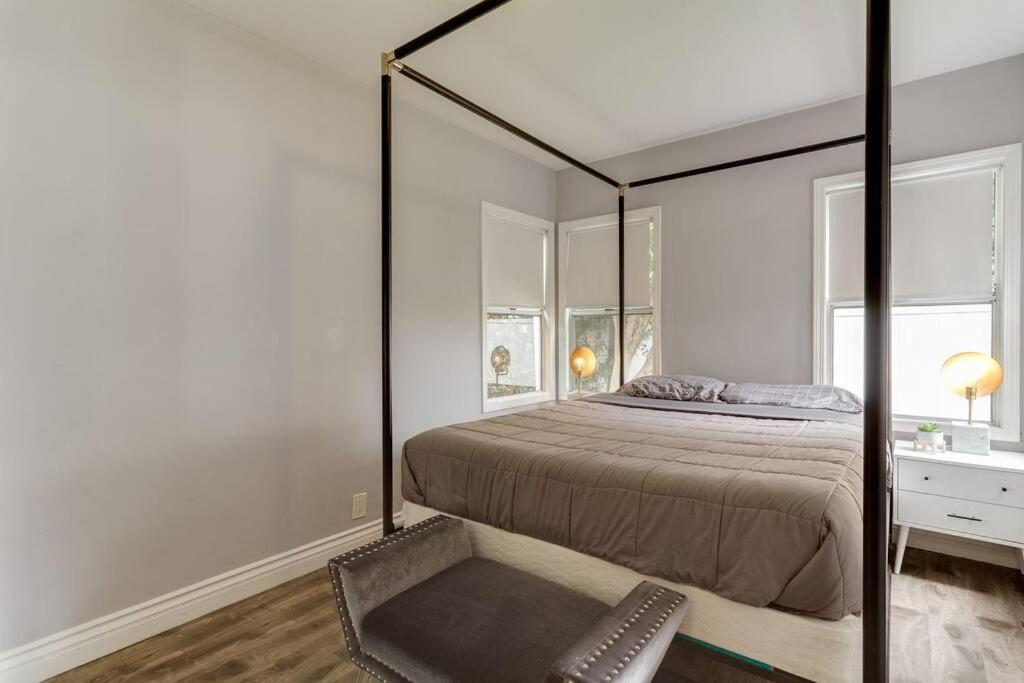 Picfair Village Modern Glam House Holiday home