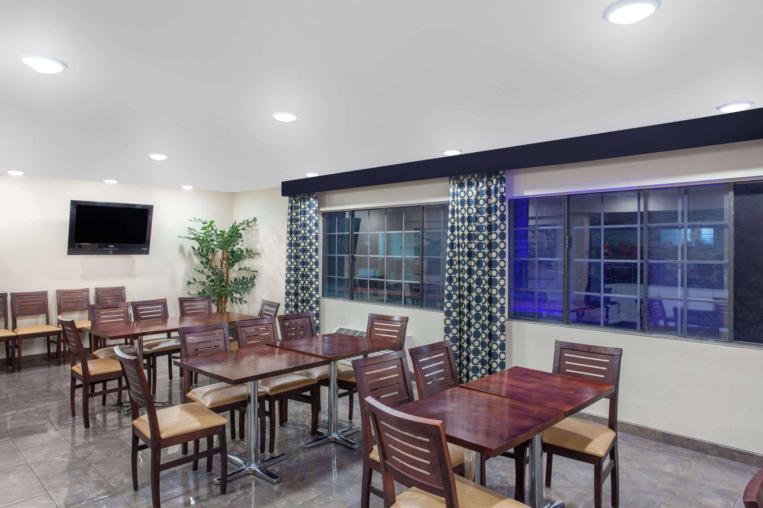 Hotel Ramada By Wyndham Culver City